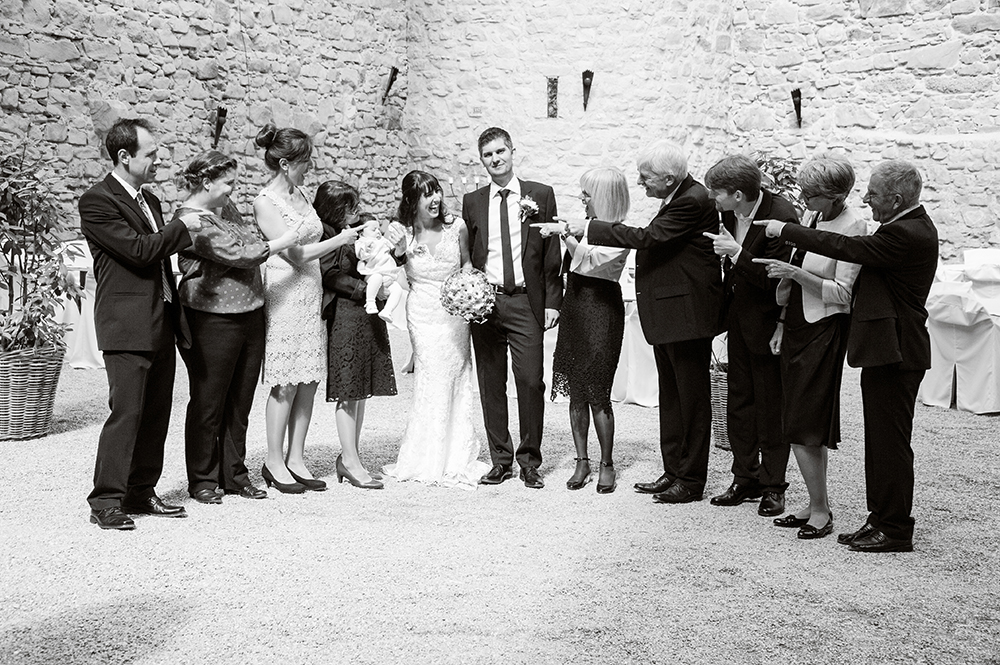 Gruppenbild von der Hochzeitsgesellschaft auf dem Schloss Rapperswil.